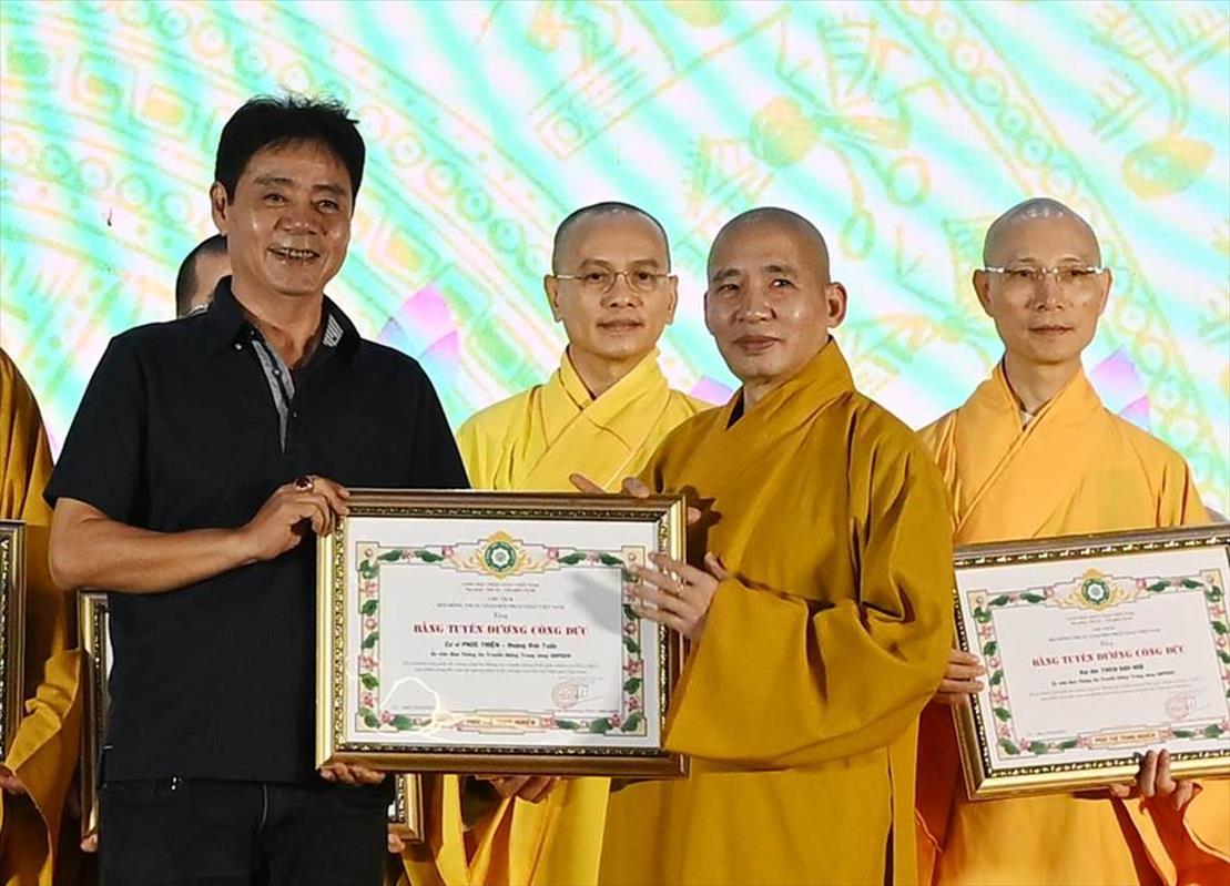 truyen-thong-phat-giao-viet-nam-sau-15-nam-tu-tin-phat-su-den-ket-noi-cong-dong_nguoiphattu_com_nhu luc pham ngoc son  (99).jpg